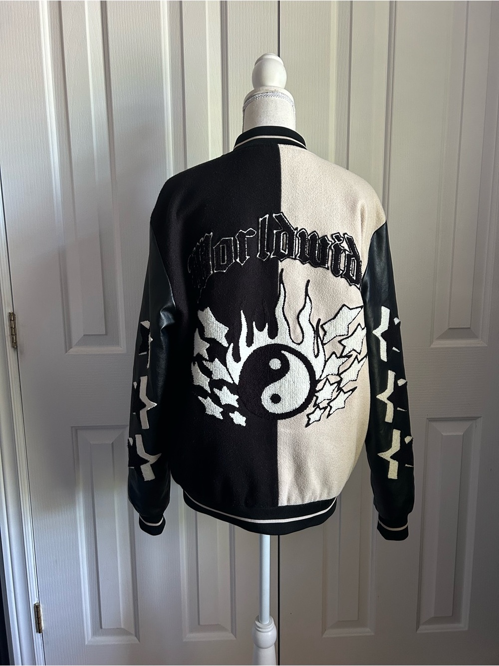 MAN Boohoo Men Jacket, Black & White, Embroidered Skeleton Accents, Size Medium - Picture 4 of 6